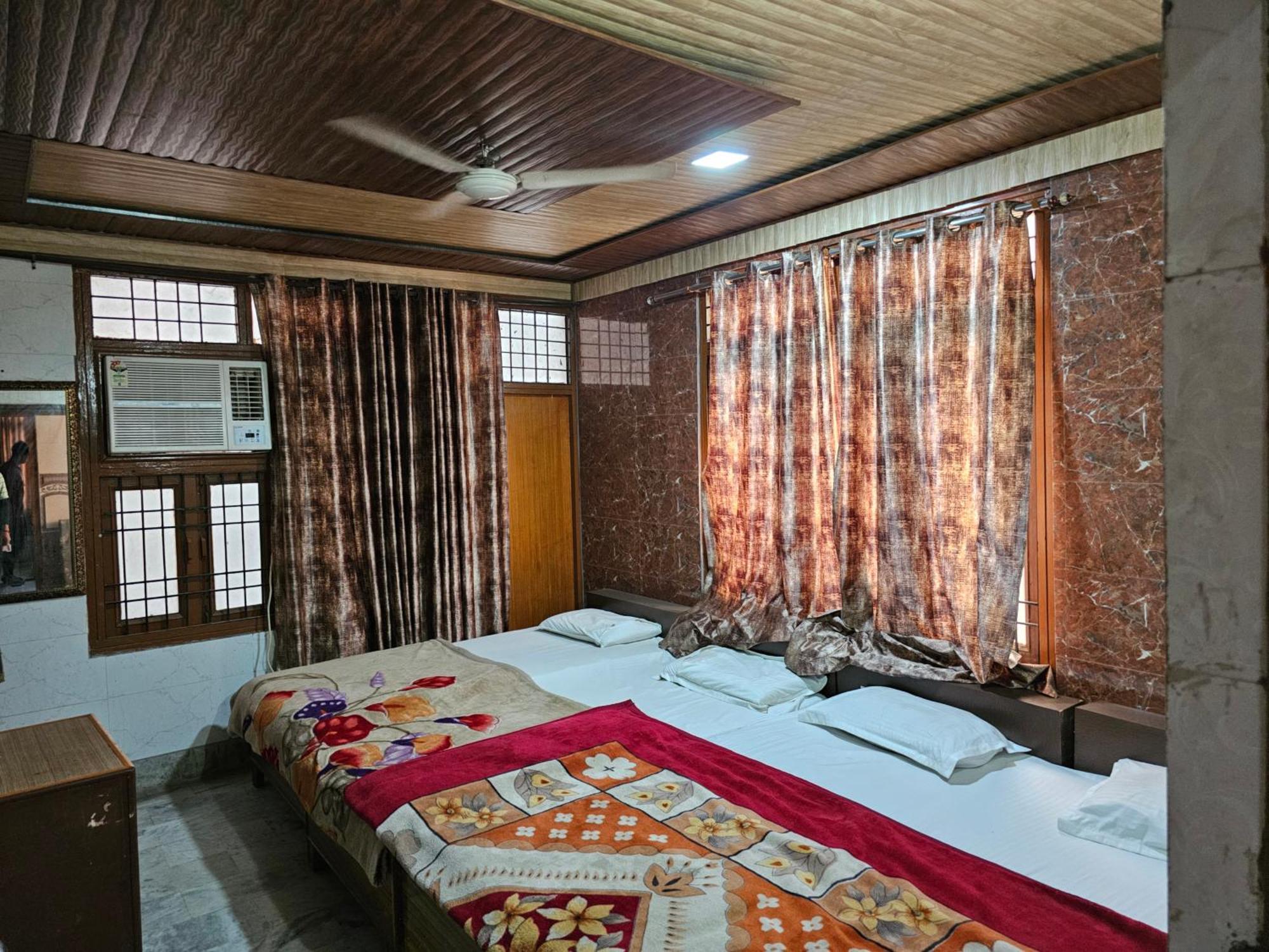 Subhadra Guest House Matura Quarto foto